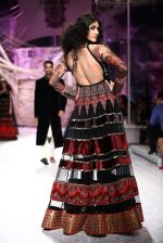 Model walk the ramp for JJ Valaya bridal show in Delhi on 23rd July 2013 (18).jpg